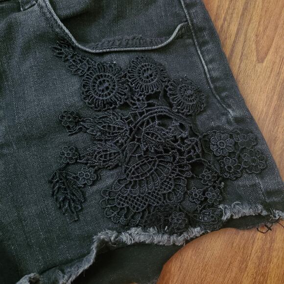 American Eagle Hi-Rise Shortie Lace Embroidery Black Denim Shorts Women's 10 - Picture 4 of 14